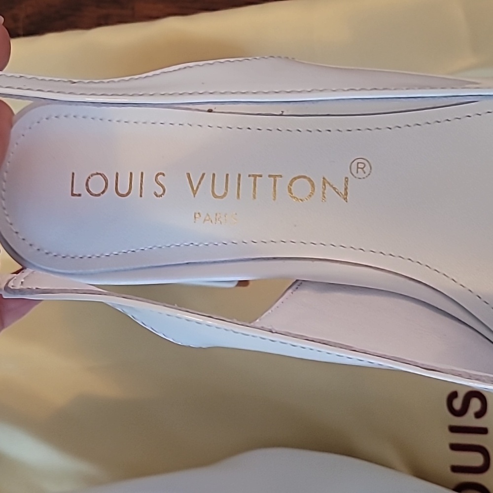 LV Shake Slingback Pump - Picture 5 of 5